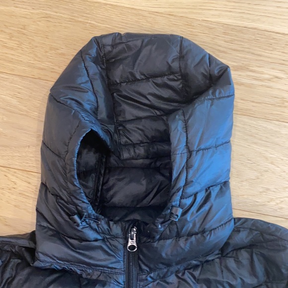 Lightweight gap down jacket with hood - Picture 2 of 3